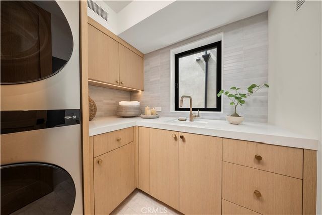 303 Jasmine Avenue, Corona Del Mar, CA 92625