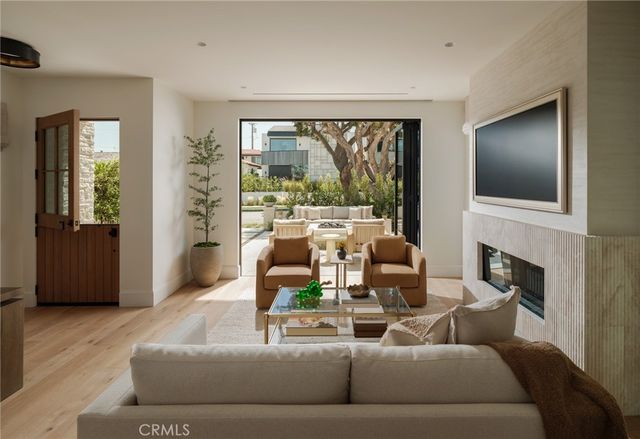 303 Jasmine Avenue, Corona Del Mar, CA 92625