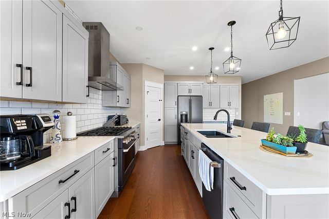 2645 Waters Edge Drive, Columbiana, OH 44408