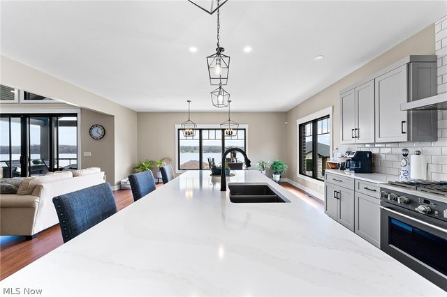 2645 Waters Edge Drive, Columbiana, OH 44408