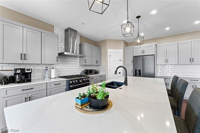 2645 Waters Edge Drive, Columbiana, OH 44408