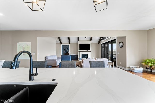 2645 Waters Edge Drive, Columbiana, OH 44408