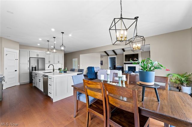 2645 Waters Edge Drive, Columbiana, OH 44408