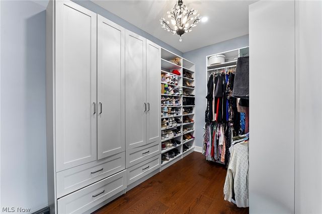 2645 Waters Edge Drive, Columbiana, OH 44408