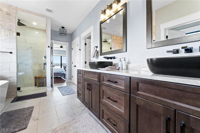 2645 Waters Edge Drive, Columbiana, OH 44408