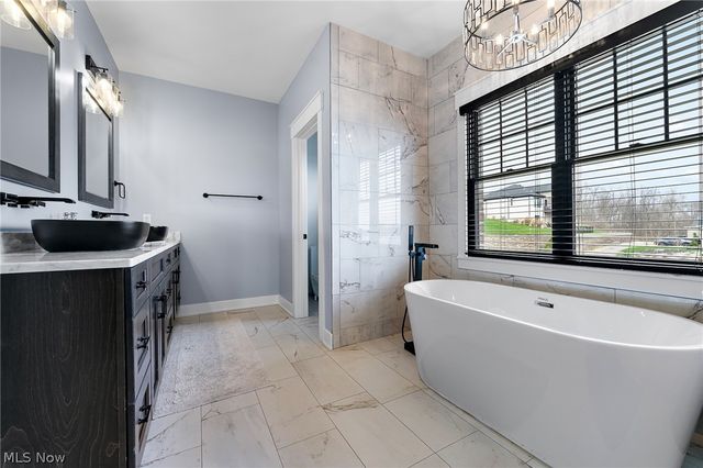 2645 Waters Edge Drive, Columbiana, OH 44408