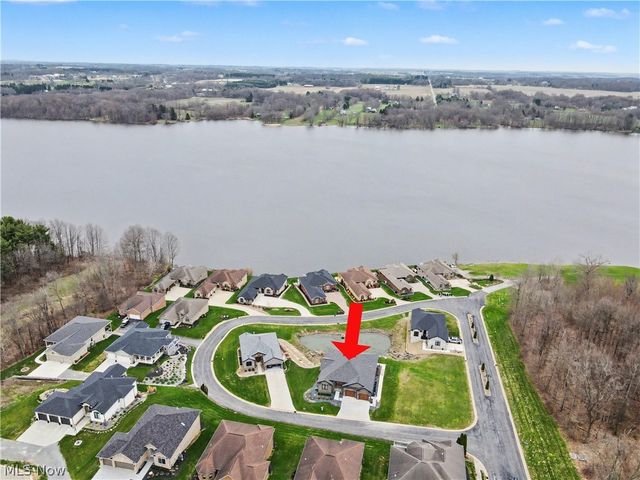 2645 Waters Edge Drive, Columbiana, OH 44408