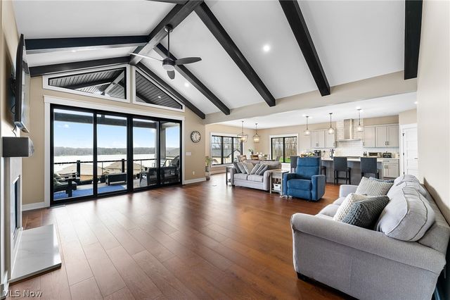 2645 Waters Edge Drive, Columbiana, OH 44408