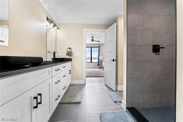 2645 Waters Edge Drive, Columbiana, OH 44408