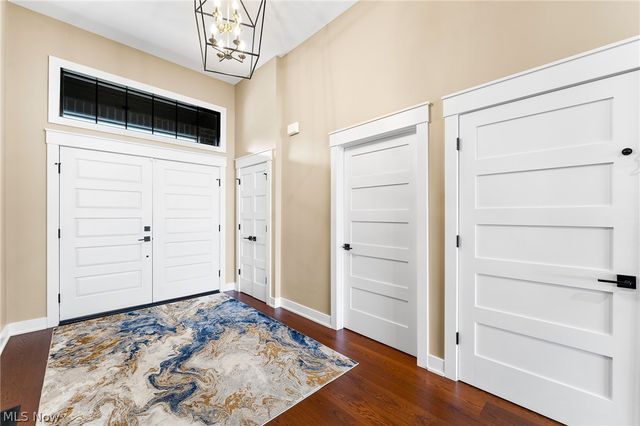 2645 Waters Edge Drive, Columbiana, OH 44408