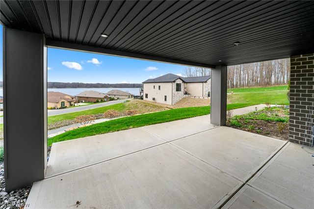 2645 Waters Edge Drive, Columbiana, OH 44408