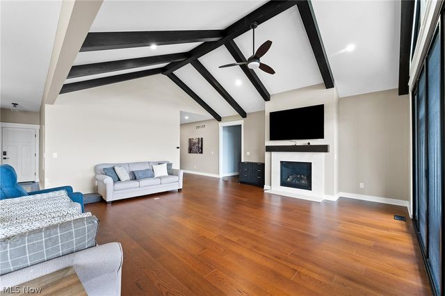 2645 Waters Edge Drive, Columbiana, OH 44408