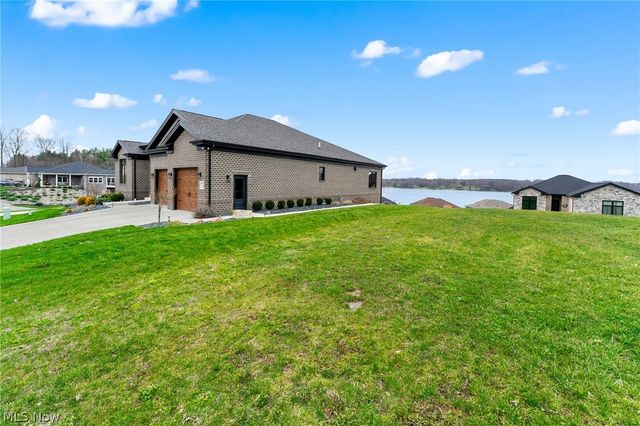 2645 Waters Edge Drive, Columbiana, OH 44408