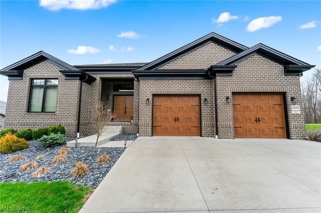 2645 Waters Edge Drive, Columbiana, OH 44408