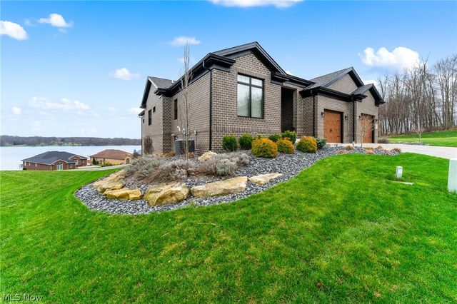 2645 Waters Edge Drive, Columbiana, OH 44408