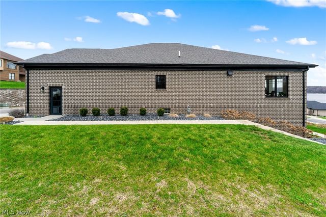 2645 Waters Edge Drive, Columbiana, OH 44408