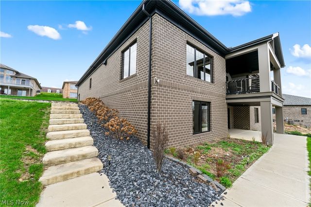 2645 Waters Edge Drive, Columbiana, OH 44408