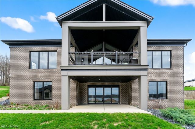 2645 Waters Edge Drive, Columbiana, OH 44408