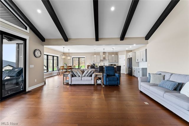 2645 Waters Edge Drive, Columbiana, OH 44408