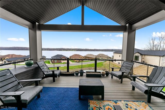 2645 Waters Edge Drive, Columbiana, OH 44408