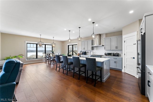 2645 Waters Edge Drive, Columbiana, OH 44408