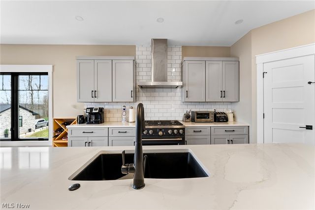 2645 Waters Edge Drive, Columbiana, OH 44408