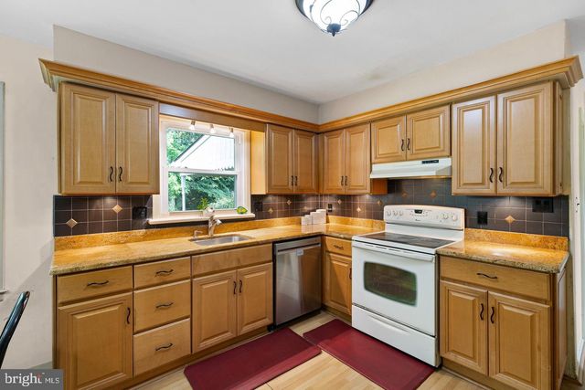 231 E SENECA DR, Newark, DE 19702