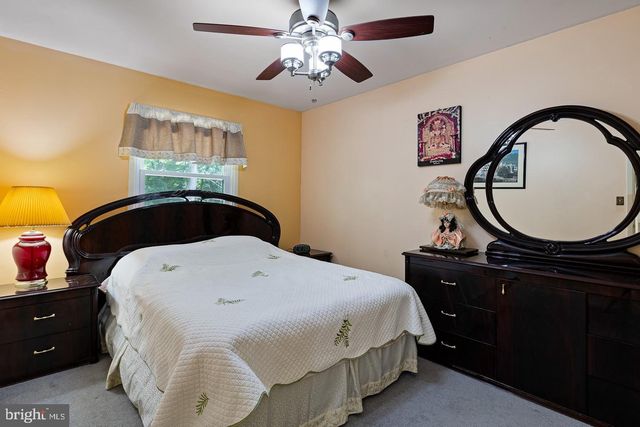 231 E SENECA DR, Newark, DE 19702