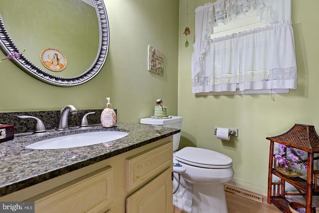 231 E SENECA DR, Newark, DE 19702