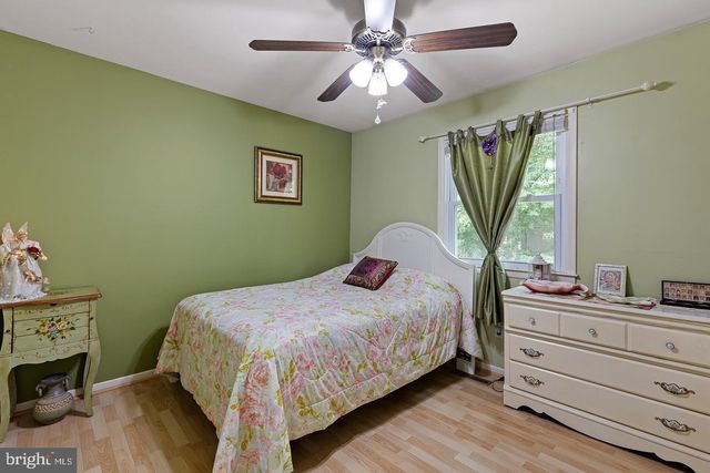 231 E SENECA DR, Newark, DE 19702
