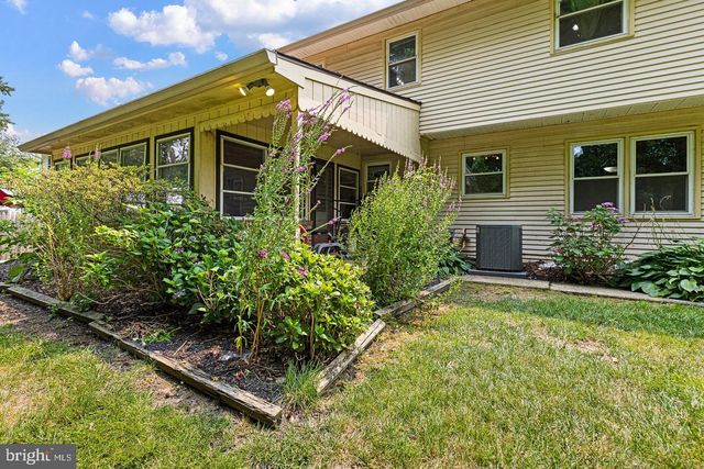 231 E SENECA DR, Newark, DE 19702