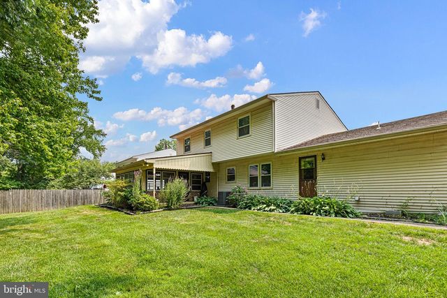 231 E SENECA DR, Newark, DE 19702
