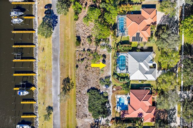 8888 SW Fishermans Wharf Drive, Stuart, FL 34997