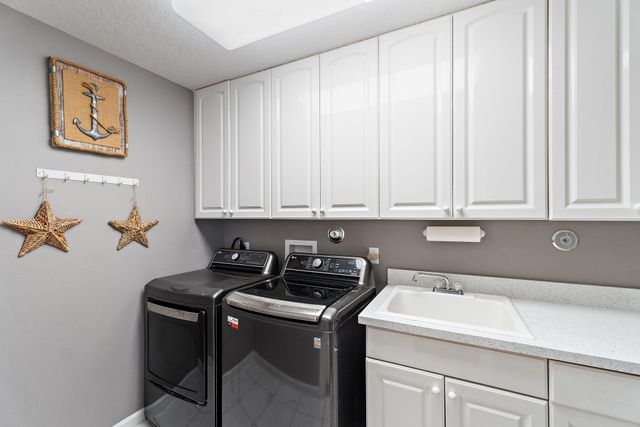 8888 SW Fishermans Wharf Drive, Stuart, FL 34997