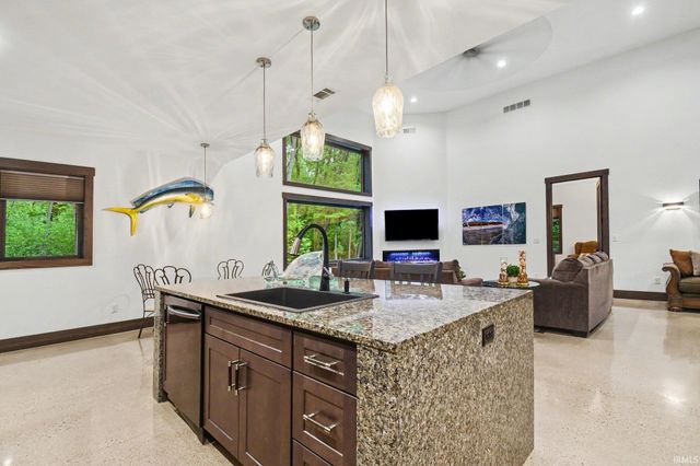 21095 Kern Road, South Bend, IN 46614