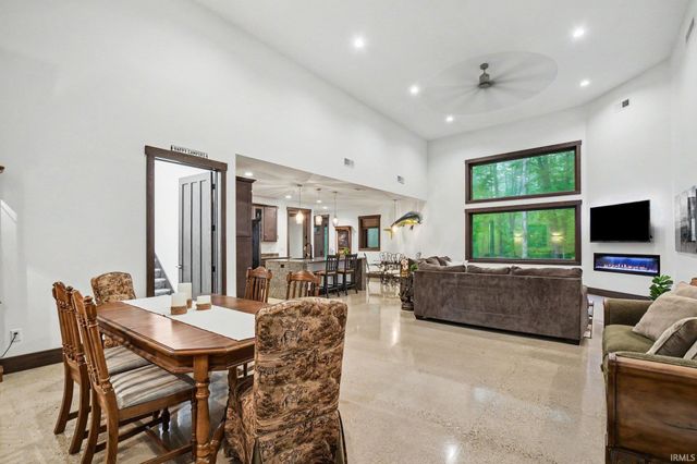 21095 Kern Road, South Bend, IN 46614