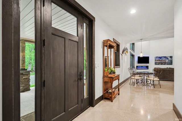 21095 Kern Road, South Bend, IN 46614