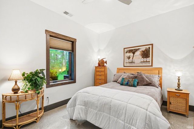 21095 Kern Road, South Bend, IN 46614