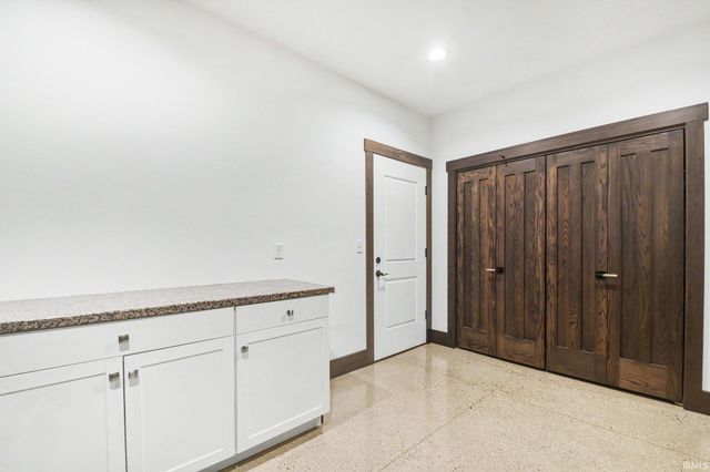 21095 Kern Road, South Bend, IN 46614