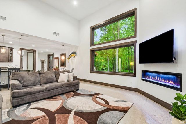 21095 Kern Road, South Bend, IN 46614