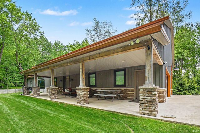 21095 Kern Road, South Bend, IN 46614