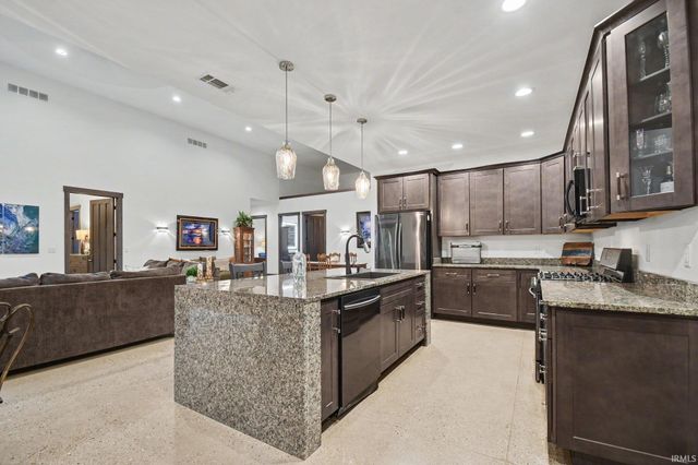 21095 Kern Road, South Bend, IN 46614