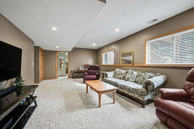 7625 Teal Road, Woodbury, MN 55125