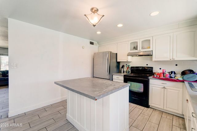 7937 W MEADOWBROOK Avenue, Phoenix, AZ 85033