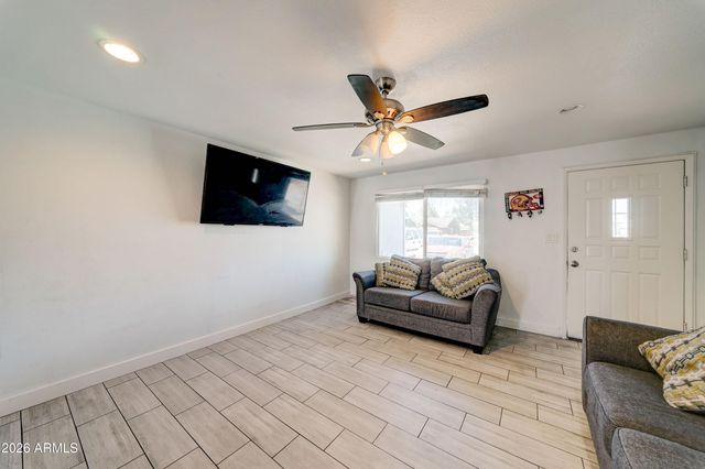 7937 W MEADOWBROOK Avenue, Phoenix, AZ 85033