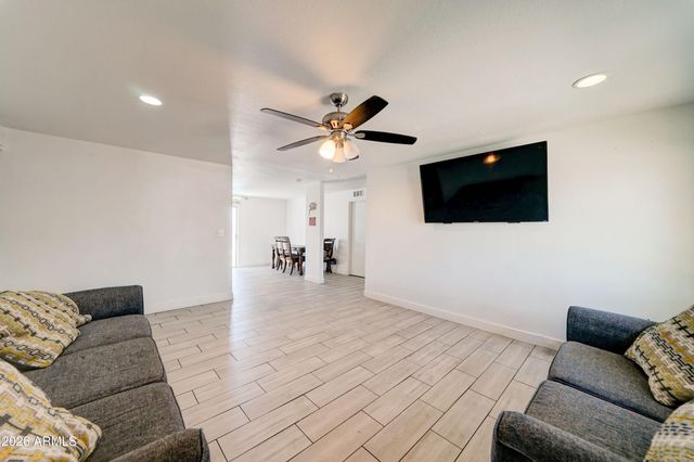 7937 W MEADOWBROOK Avenue, Phoenix, AZ 85033