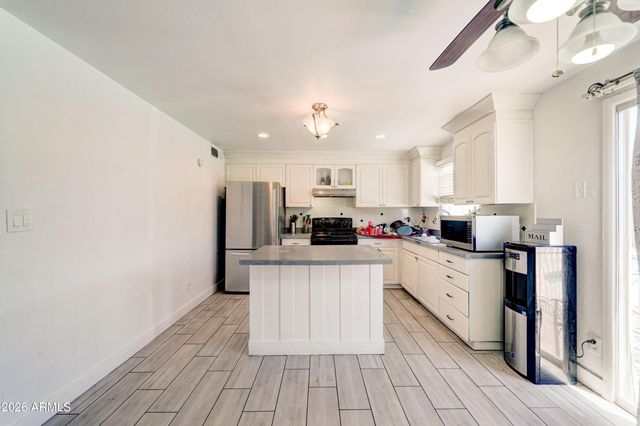 7937 W MEADOWBROOK Avenue, Phoenix, AZ 85033