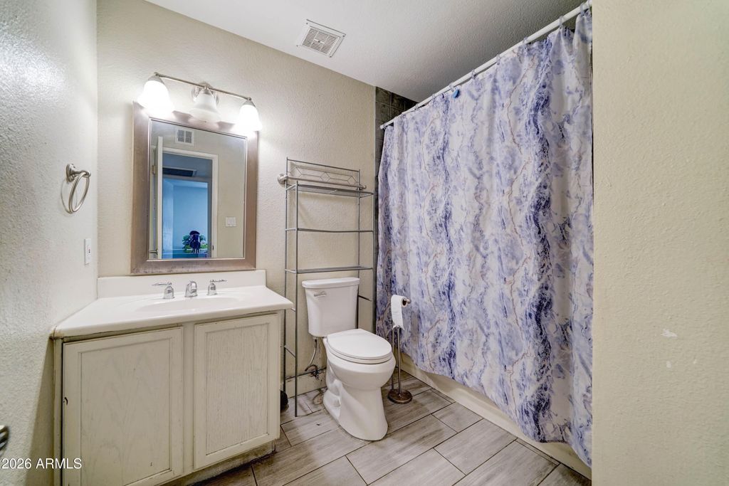Image 22 of property listing at 7937 W MEADOWBROOK Avenue, Phoenix, AZ 85033