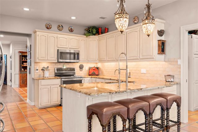 5229 Hupedo Ranch RD, Spicewood, TX 78669