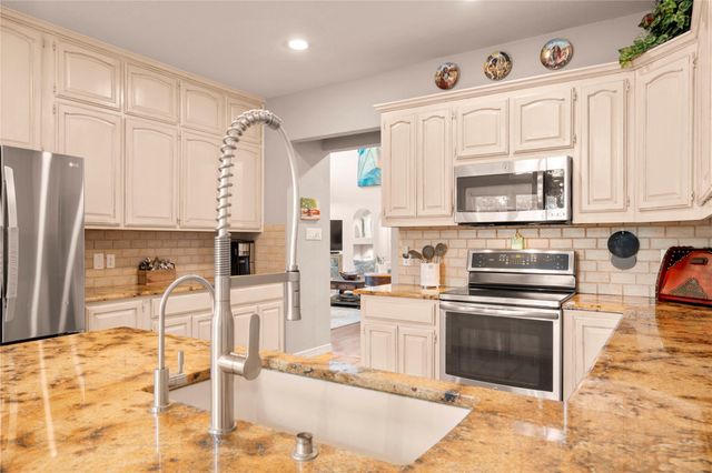 5229 Hupedo Ranch RD, Spicewood, TX 78669